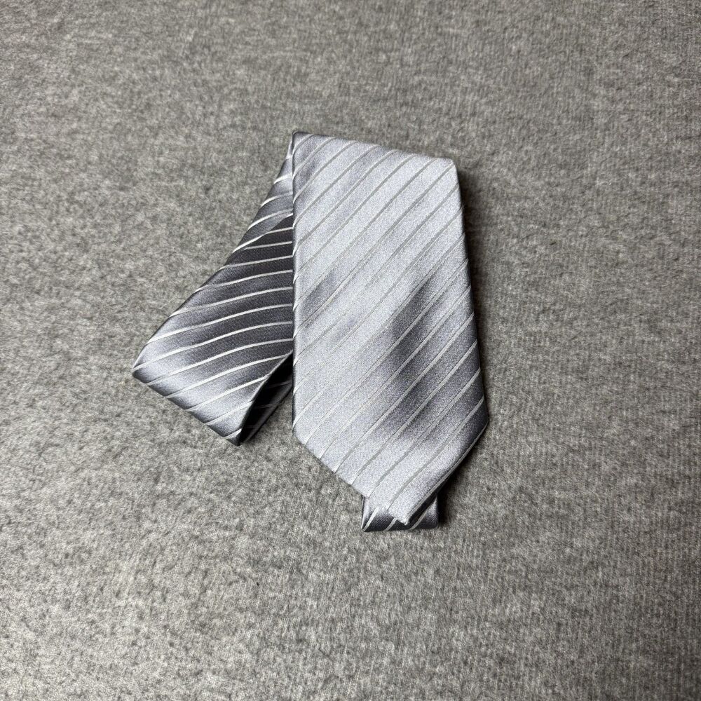 DONALD J. TRUMP Signature Collection Men's Handmade Silk Striped Gray Neck Tie